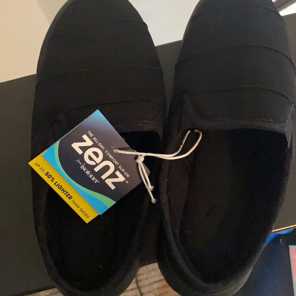 Size 8 slippers zens by isotoner